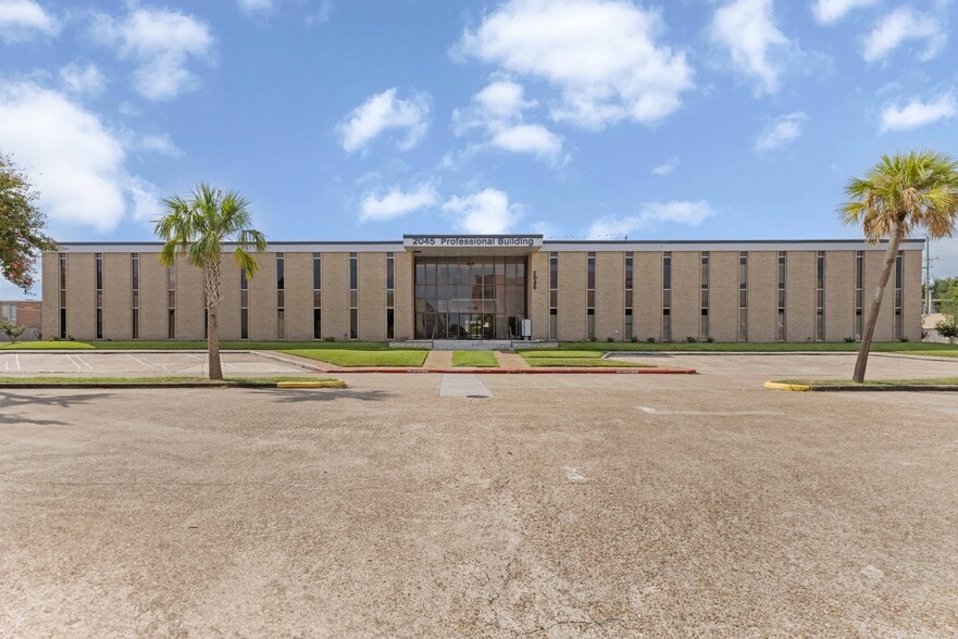 2045 Space Park Dr, Houston, TX for sale - Building Photo - Image 2 of 18