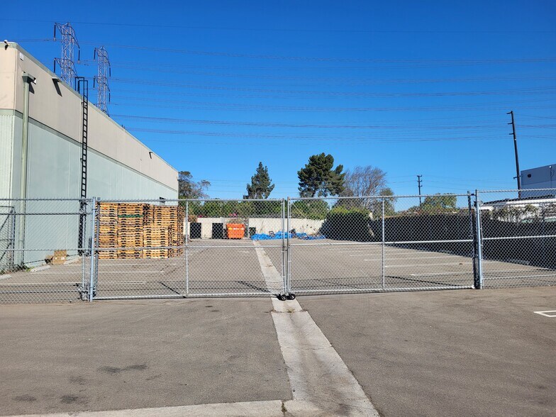 1161 E Sandhill Ave, Carson, CA for lease - Building Photo - Image 2 of 3