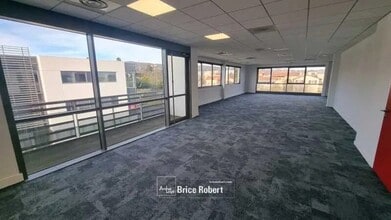 Office in Dardilly for lease Interior Photo- Image 2 of 10