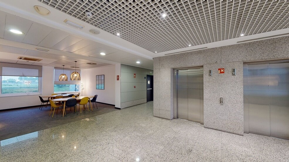 Calle José Echegaray, 8, Las Rozas de Madrid, Madrid for lease - Matterport 3D Scan - Image 2 of 13