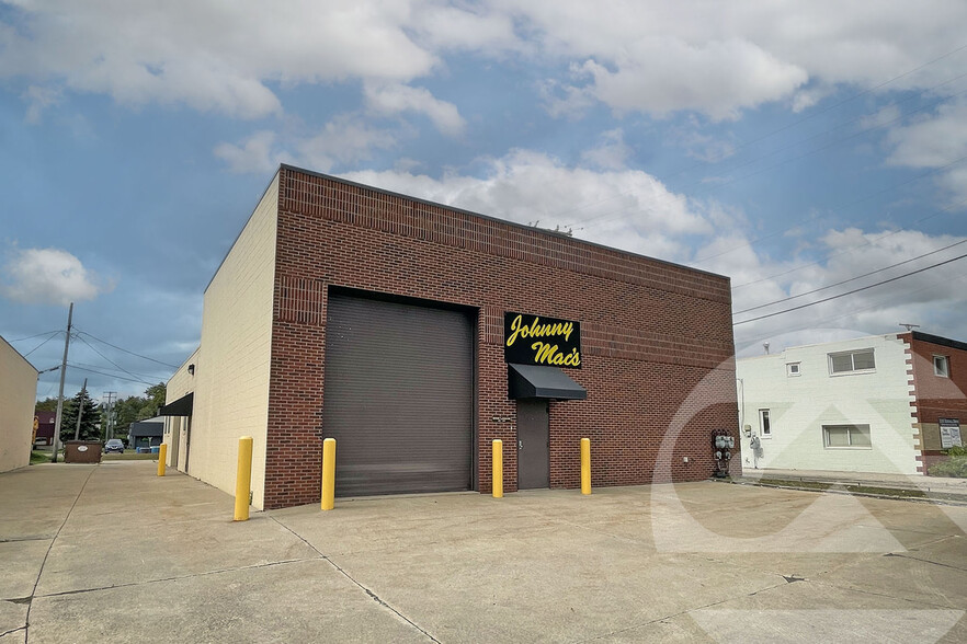 31175 Kendall Ave, Fraser, MI for lease - Building Photo - Image 1 of 1