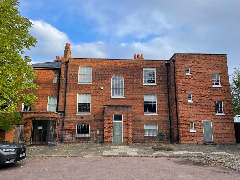 160 Bridge Rd, Maidenhead for sale - Building Photo - Image 2 of 8