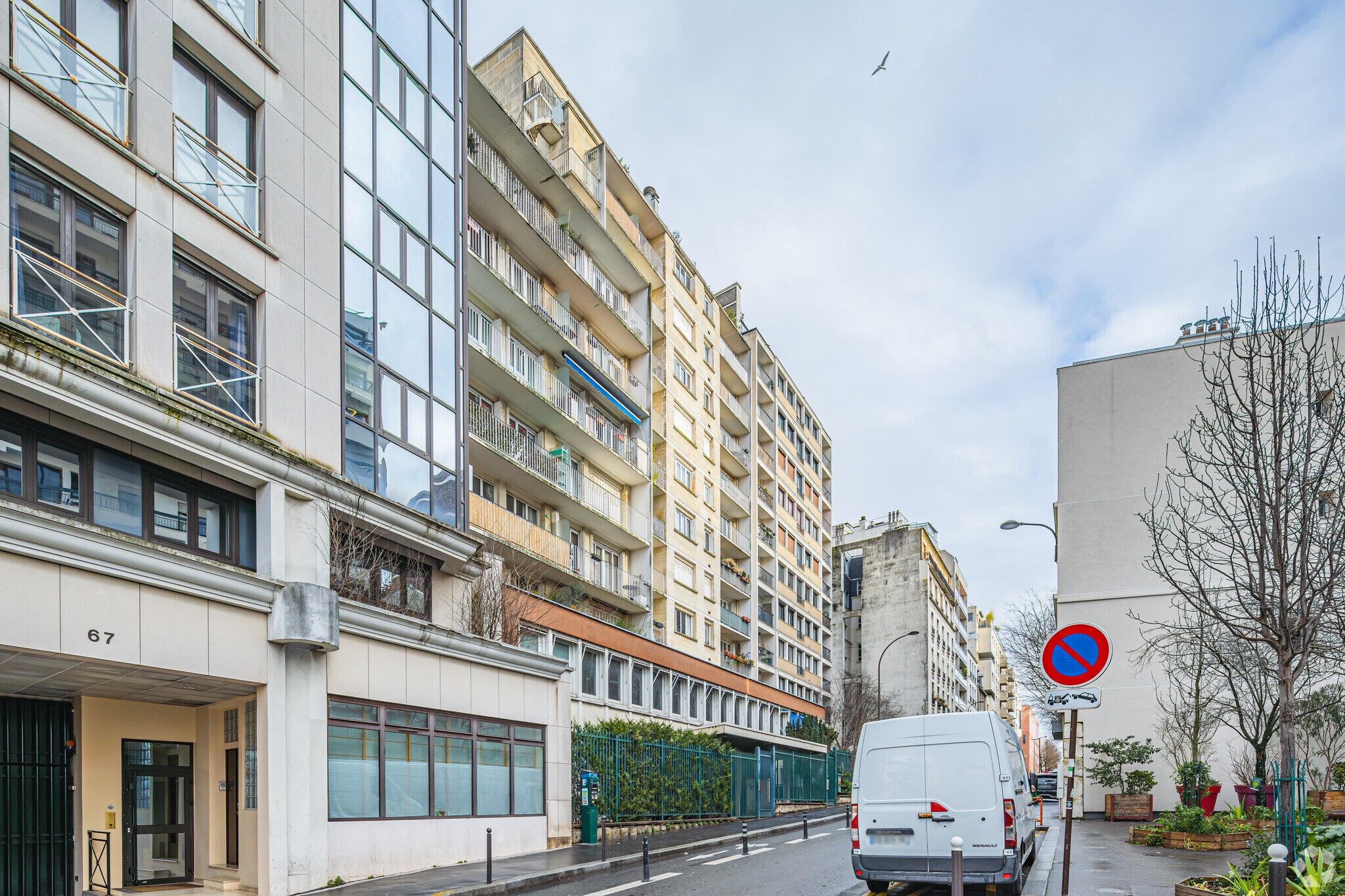 73 Rue Saint-Fargeau, Paris for sale Primary Photo- Image 1 of 5