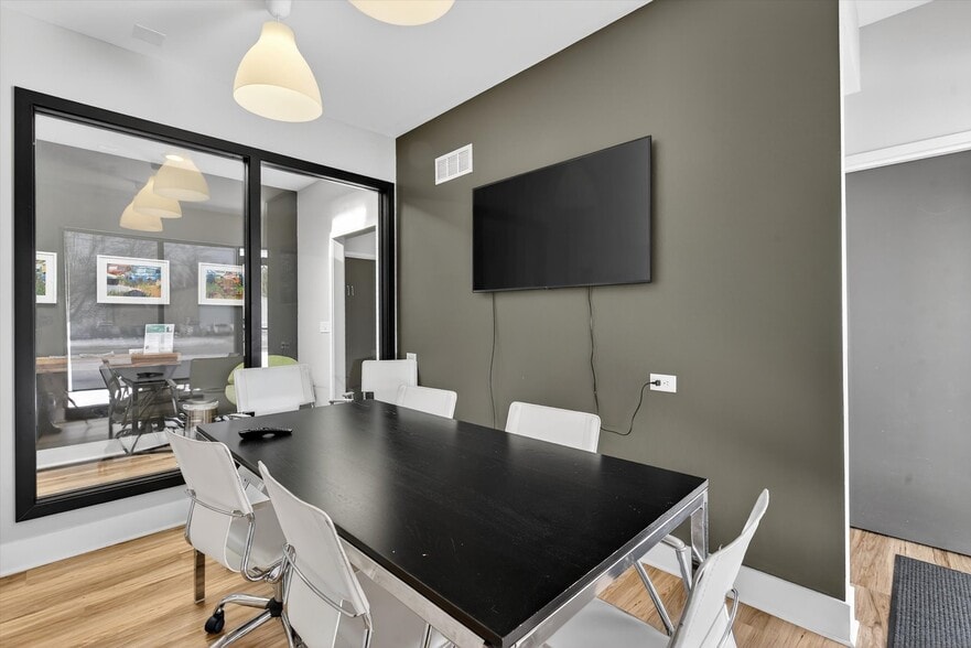 3409 N Holland Sylvania Rd, Toledo, OH for lease - Building Photo - Image 2 of 19