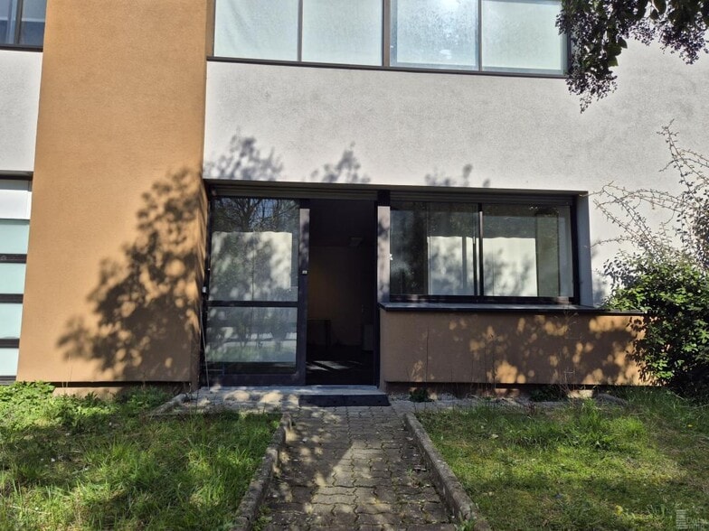 19 Rue De L'Universite, Noisy-le-Grand for sale - Building Photo - Image 1 of 7