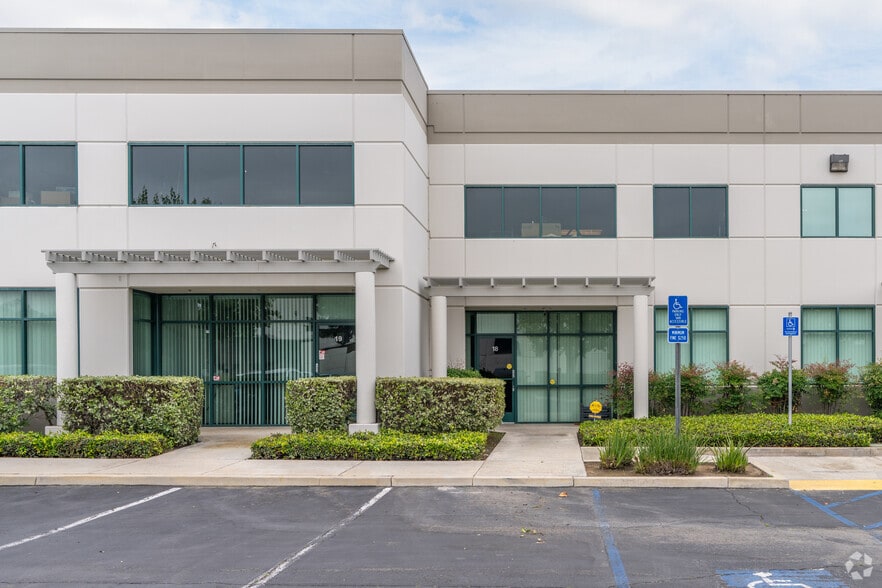 3100 E Cedar St, Ontario, CA for lease - Building Photo - Image 2 of 5