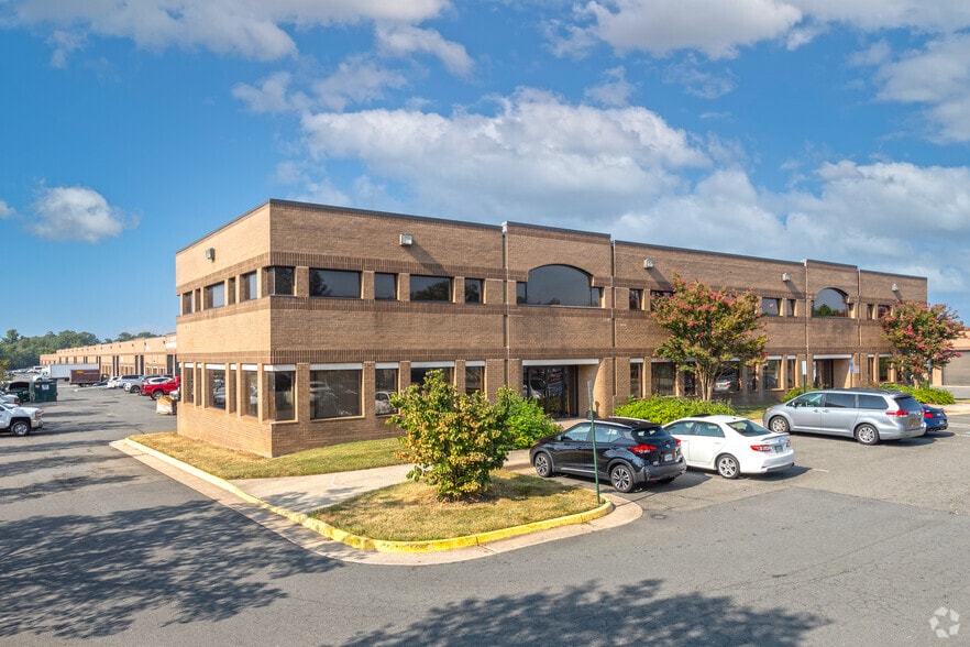 4100 Westfax Dr, Chantilly, VA for lease - Building Photo - Image 1 of 5