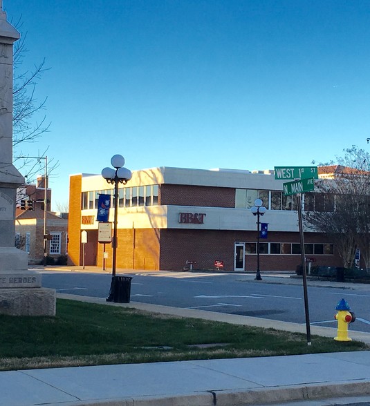 12 N Main Ave, Newton, NC for sale - Primary Photo - Image 1 of 1