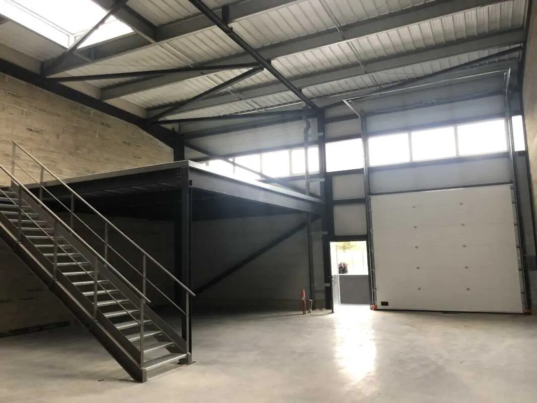 Flex in Beychac-et-Caillau for lease Interior Photo- Image 1 of 5