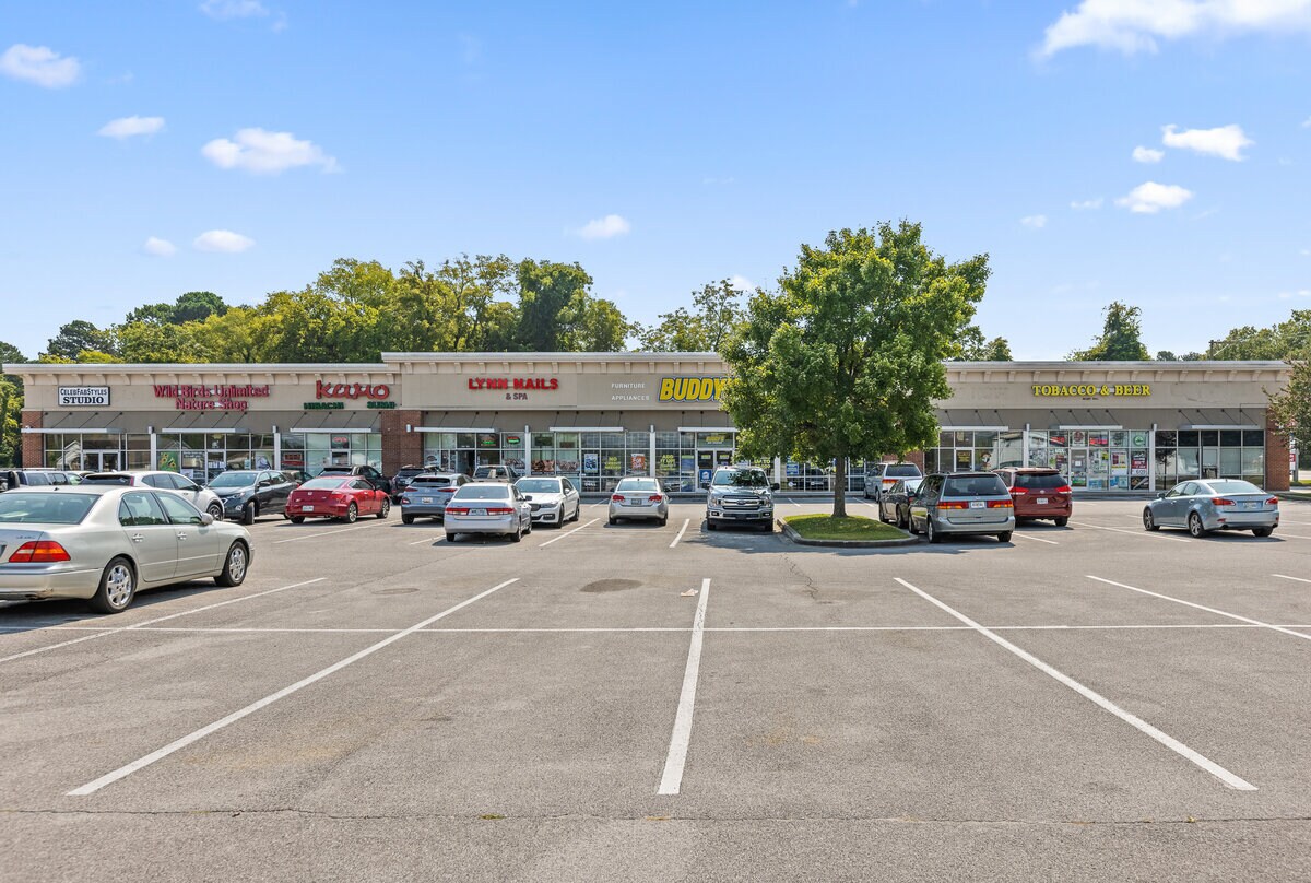 6025 E Brainerd Rd, Chattanooga, TN 37421 Lee Market Place Shopping
