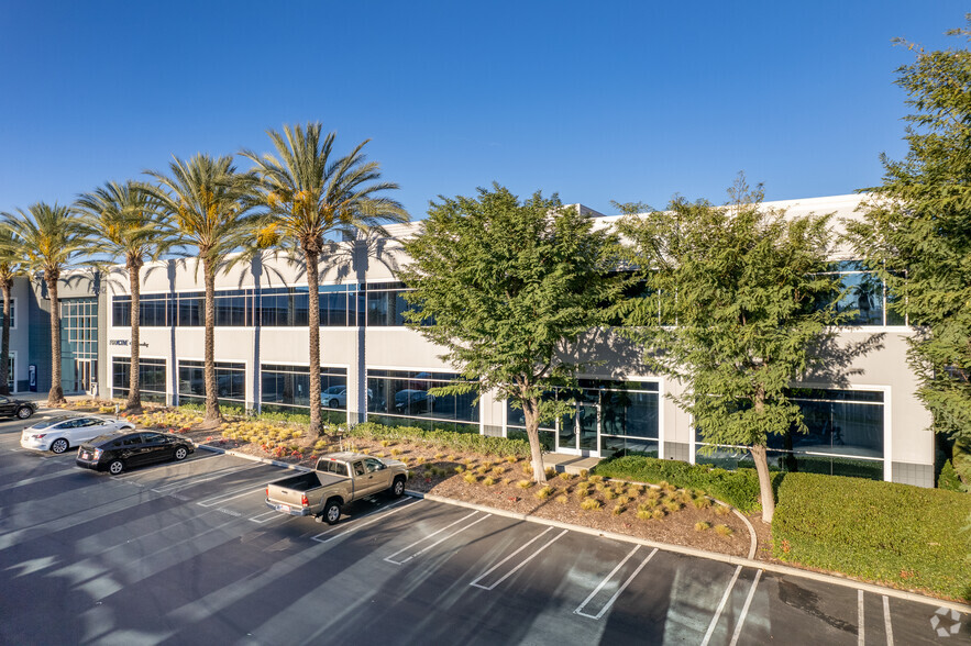 27042 Towne Centre Dr, Lake Forest, CA for lease - Building Photo - Image 1 of 10