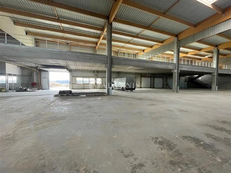 Industrial in Tremblay-en-France for sale - Interior Photo - Image 3 of 10
