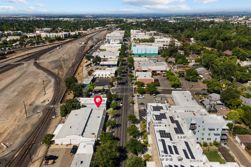 628-632 Vernon St, Roseville, CA for lease - Building Photo - Image 2 of 2