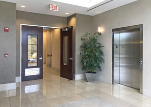 431 Fairway Dr, Deerfield Beach, FL for lease Building Photo- Image 1 of 2