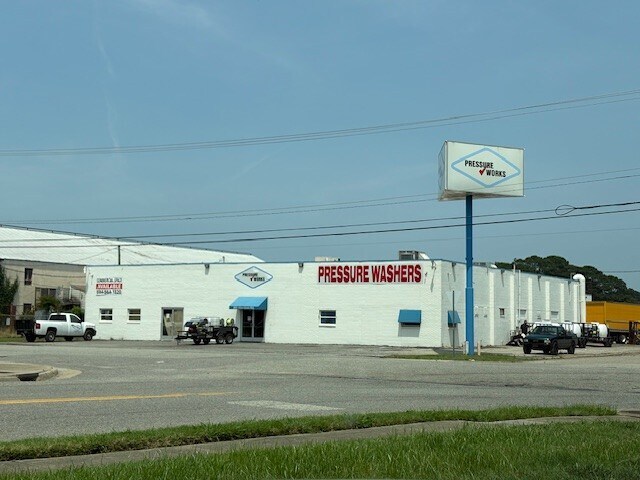 300 Aberdeen Rd, Hampton, VA for sale - Building Photo - Image 1 of 1