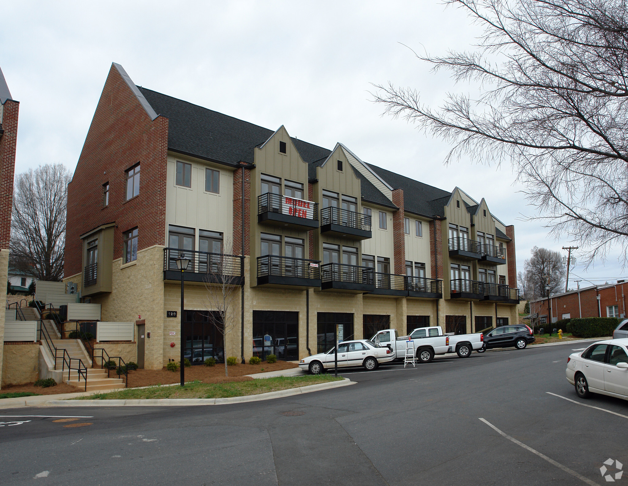 120 S Village Ln, Davidson, NC for sale Primary Photo- Image 1 of 6