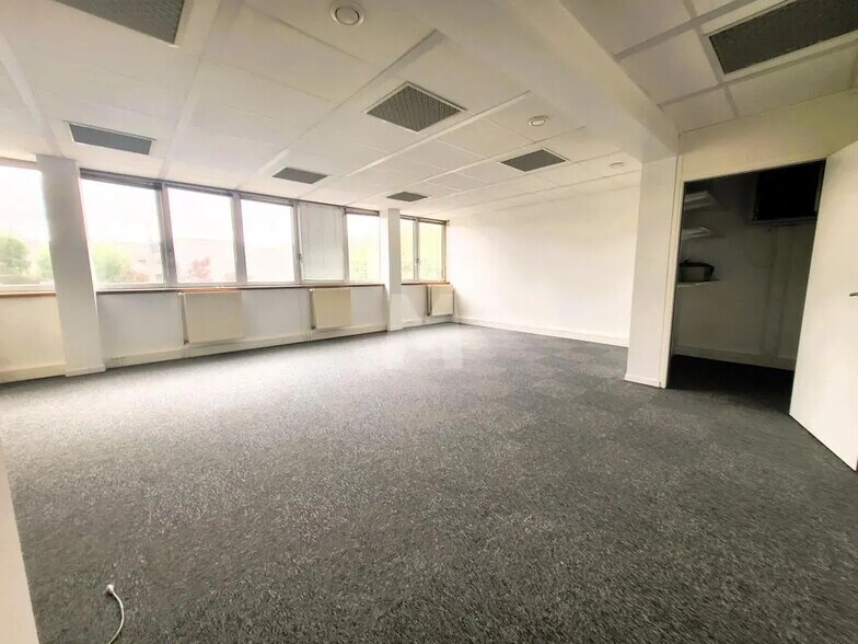 Flex in Évry-Courcouronnes for lease - Interior Photo - Image 3 of 13