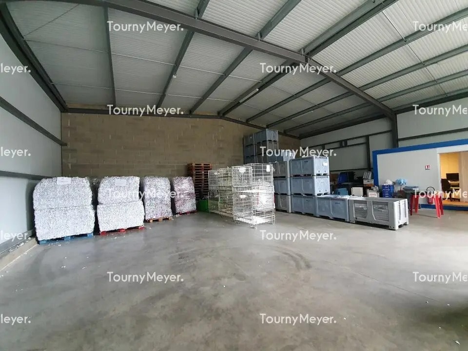 Industrial in Saint-Loubès for lease Interior Photo- Image 1 of 4