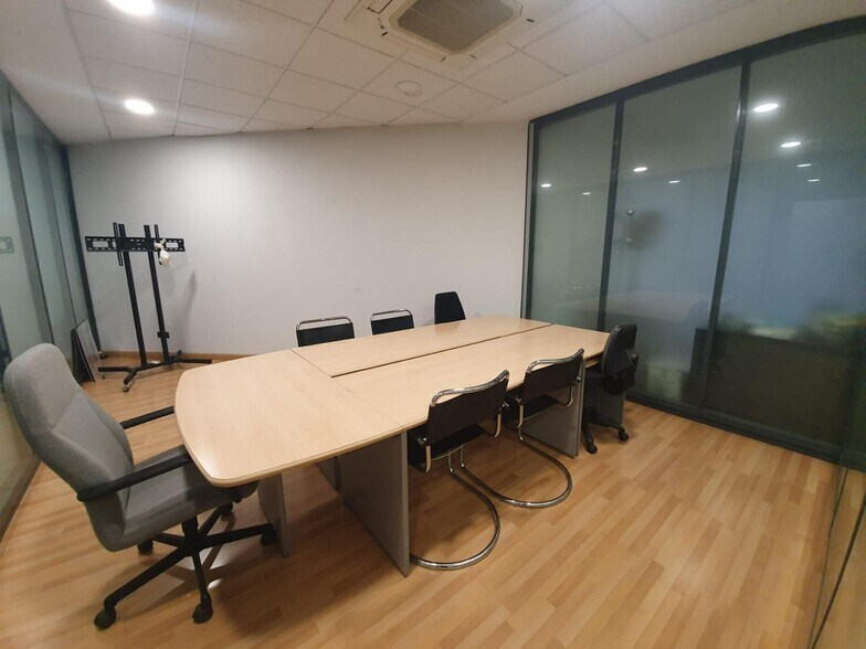 Industrial in SEVILLA for lease - Building Photo - Image 2 of 33