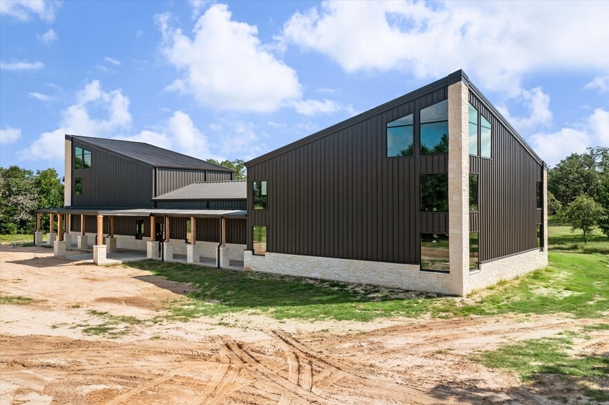 1286 State Hwy 237 Hwy, Round Top, TX for sale - Building Photo - Image 2 of 18