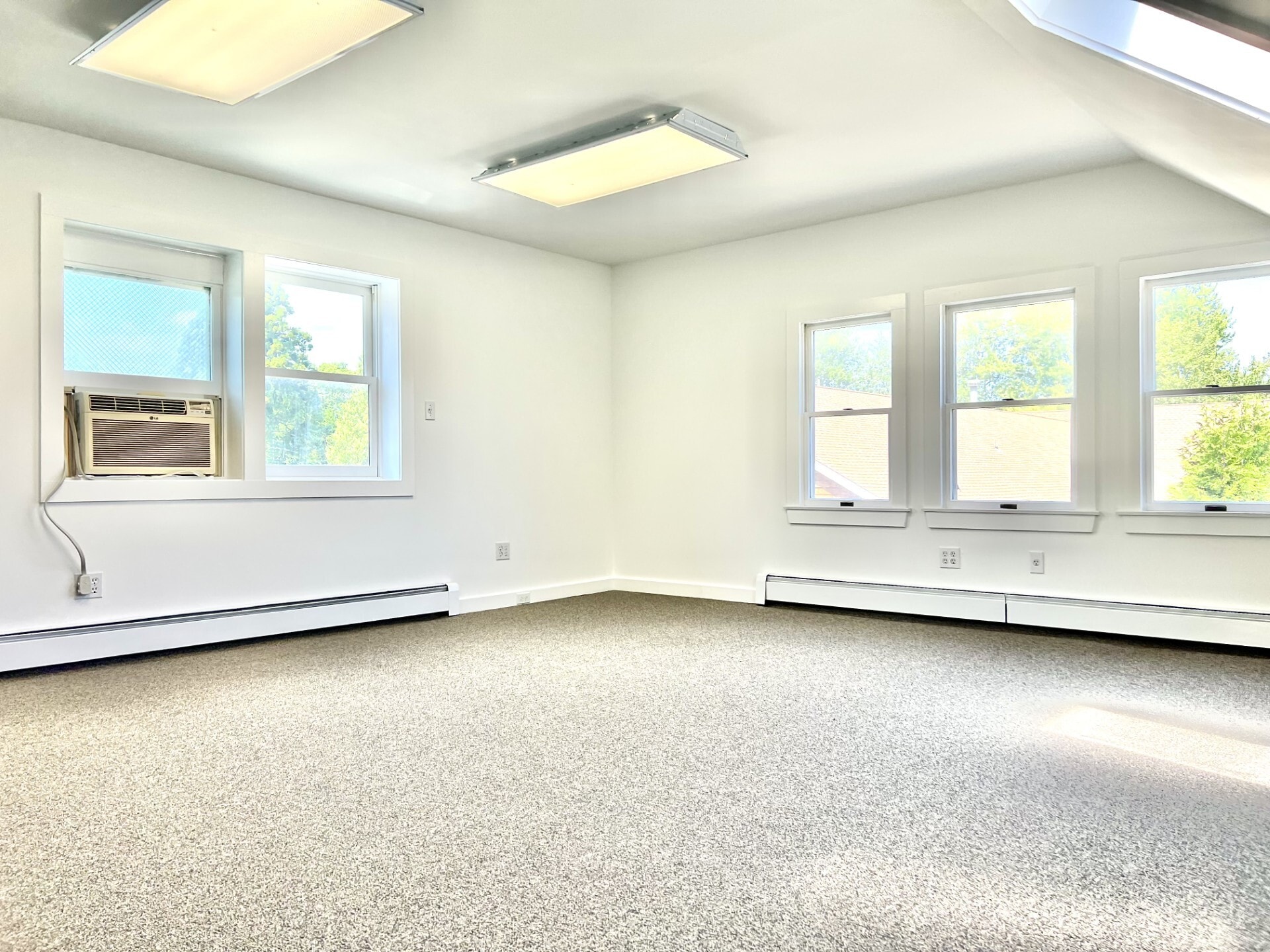 7 Muchmore Ln, East Hampton, NY for lease Interior Photo- Image 1 of 2