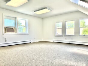 7 Muchmore Ln, East Hampton, NY for lease Interior Photo- Image 1 of 2