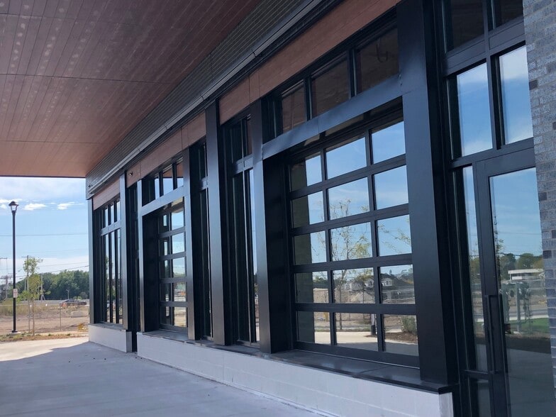 711 Grace St, Bayside, WI for lease - Building Photo - Image 2 of 4