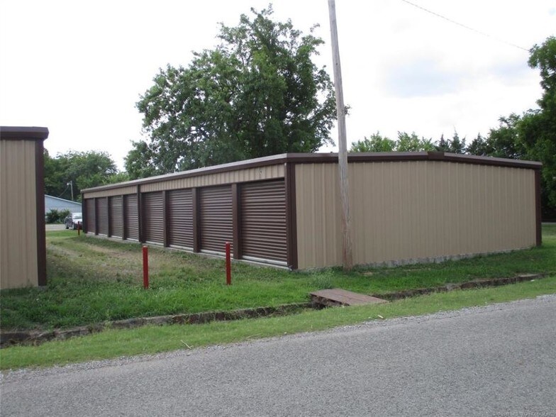 104 2nd St, Talihina, OK 74571