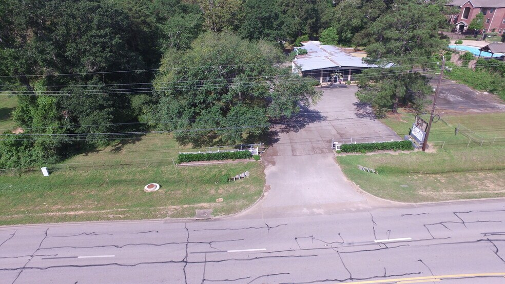 2411 N Frazier St, Conroe, TX for sale - Primary Photo - Image 1 of 1