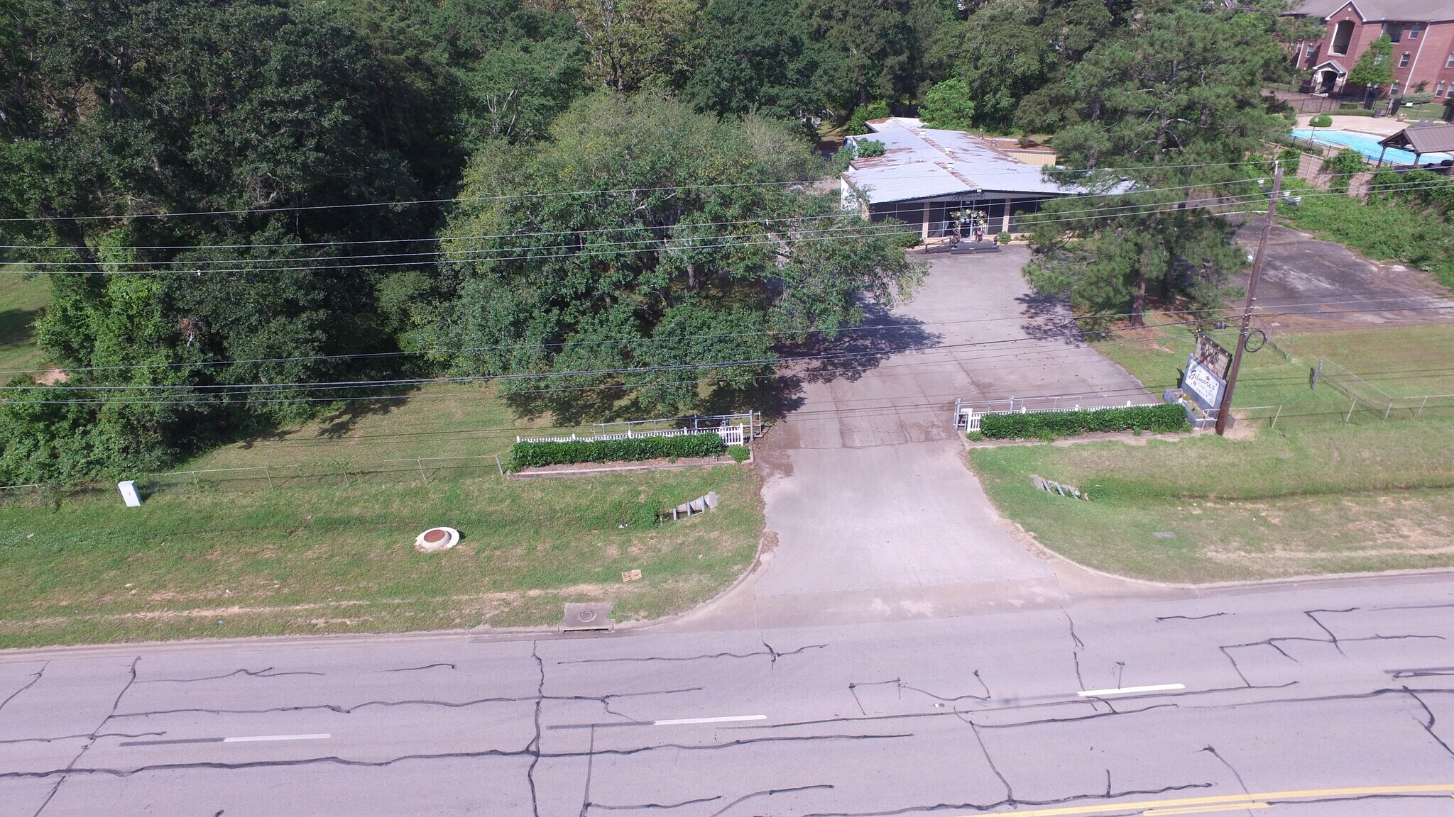 2411 N Frazier St, Conroe, TX for sale Primary Photo- Image 1 of 1