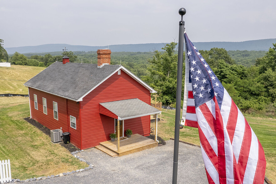 1098 Reynolds, Cross Junction, VA for sale - Primary Photo - Image 1 of 1