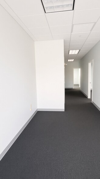 5310 Clark Rd, Sarasota, FL for lease - Interior Photo - Image 2 of 19