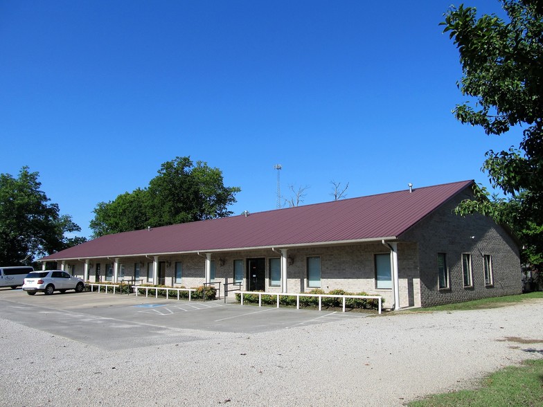 1000 E Main St, Tishomingo, OK for sale - Primary Photo - Image 1 of 1