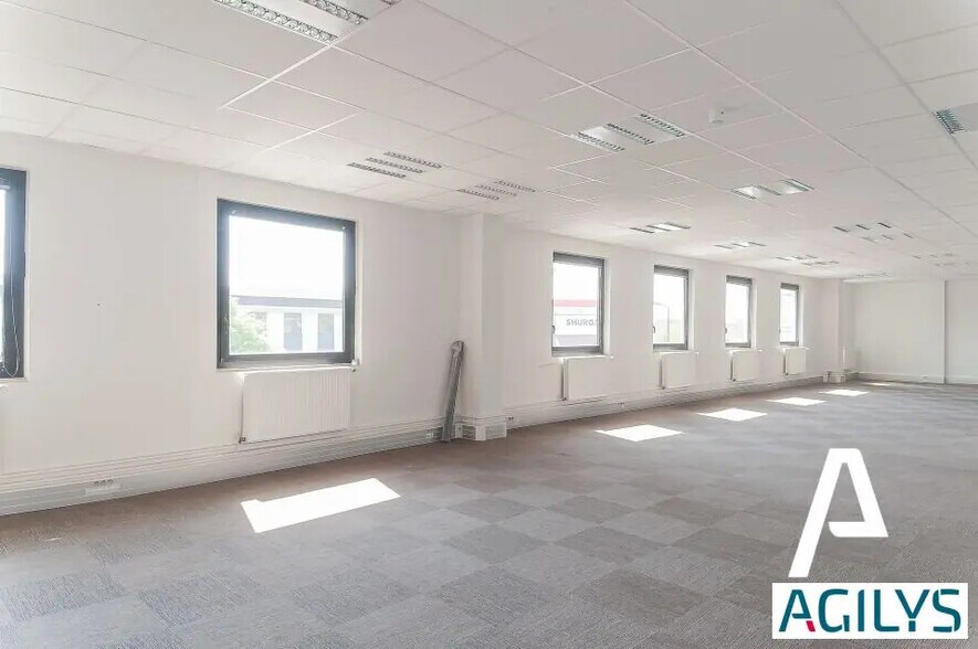 Flex in Villebon-sur-Yvette for lease - Building Photo - Image 3 of 8