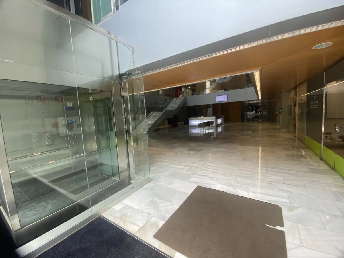 Avinguda de les Corts Catalanes, 8, Sant Cugat del Vallès, BAR 08173 -  -  - Lobby - Image 1 of 2