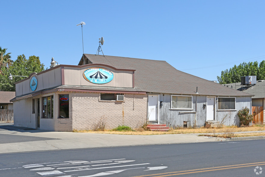 537 W Pine St, Exeter, CA for sale - Primary Photo - Image 1 of 4