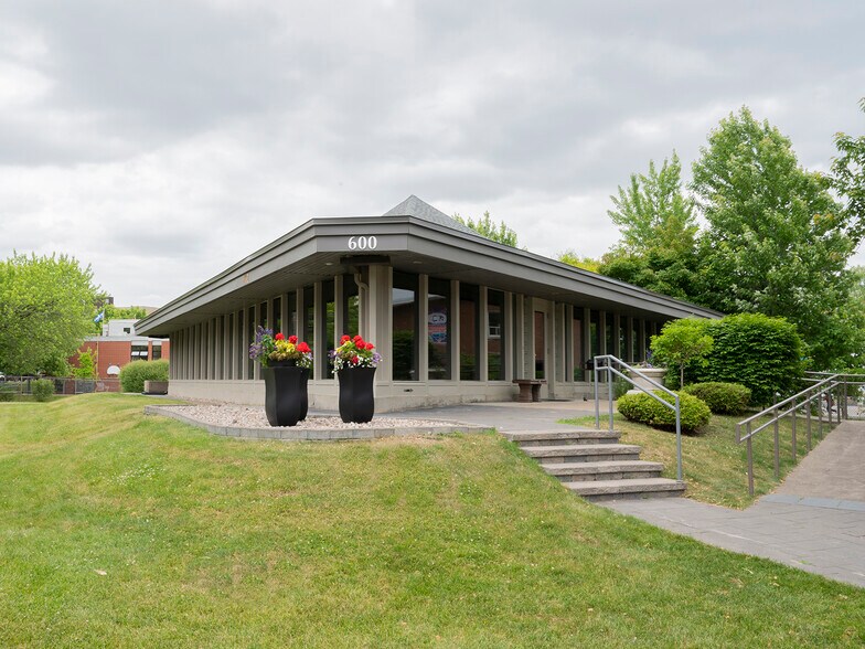 600 Rue Cardinal, Laval, QC for sale - Building Photo - Image 1 of 1