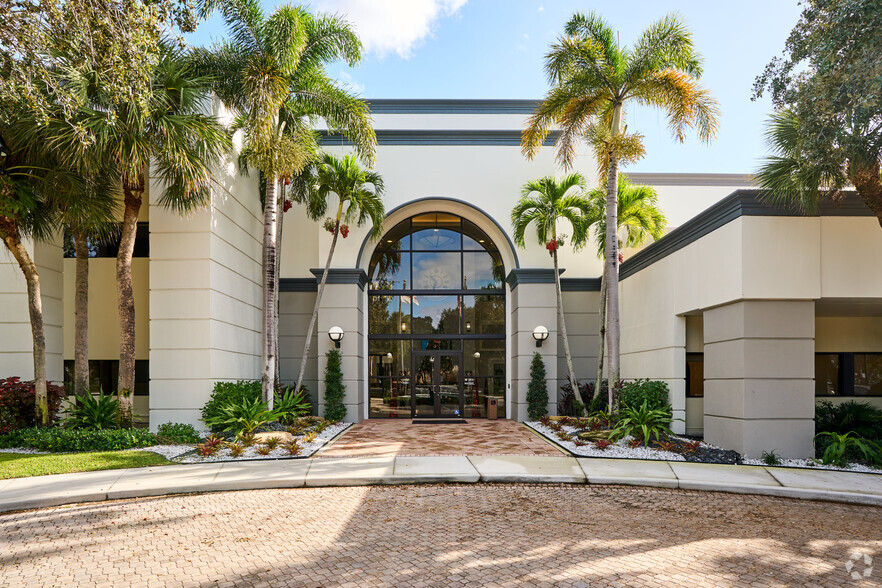 5300 Broken Sound Blvd NW, Boca Raton, FL for lease - Building Photo - Image 3 of 10