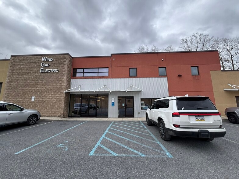 125 W 7th St, Wind Gap, PA for lease - Building Photo - Image 2 of 12