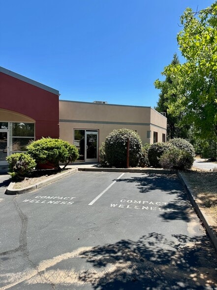155 Spring Hill Dr, Grass Valley, CA for lease - Building Photo - Image 3 of 3