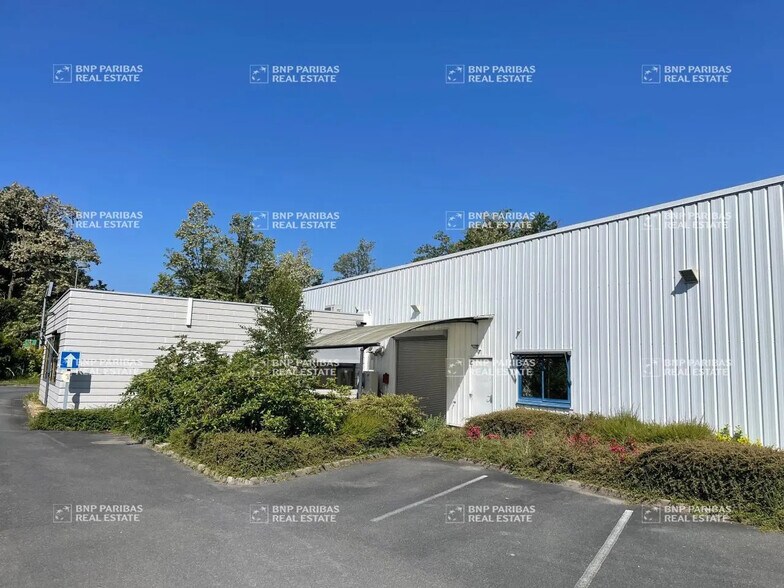 Flex in Saint-Cyr-en-Val for lease - Building Photo - Image 2 of 4