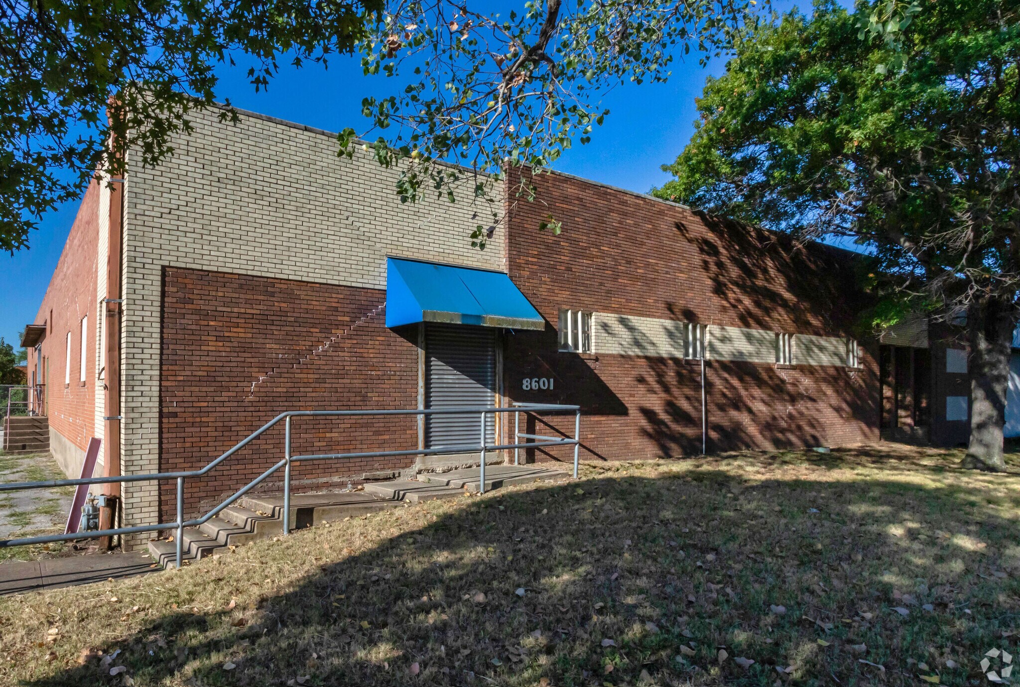 8601 Sovereign Row, Dallas, TX for sale Primary Photo- Image 1 of 6