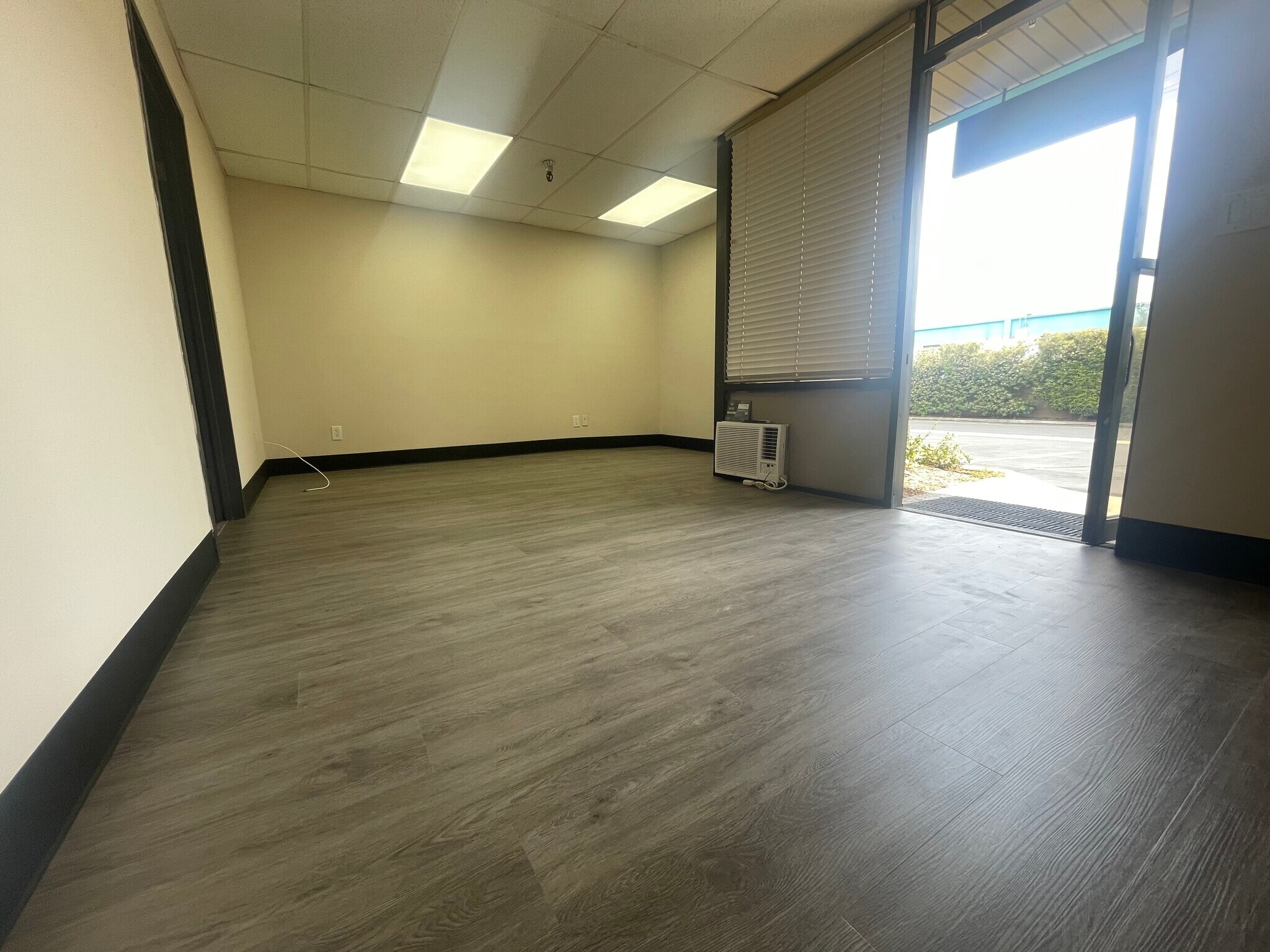 1020 N Batavia St, Orange, CA for lease Interior Photo- Image 1 of 2