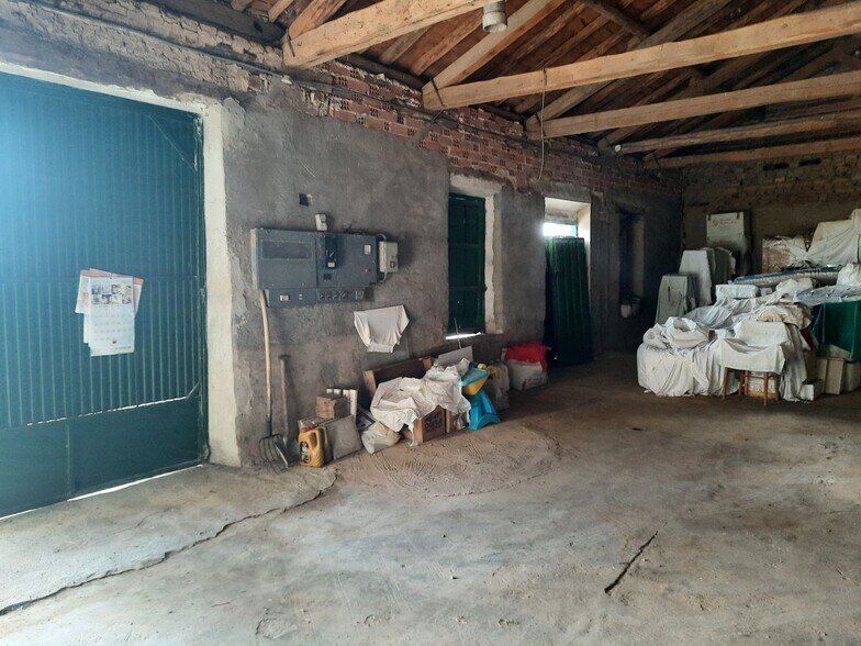 Industrial in Bercial for sale - Interior Photo - Image 2 of 6