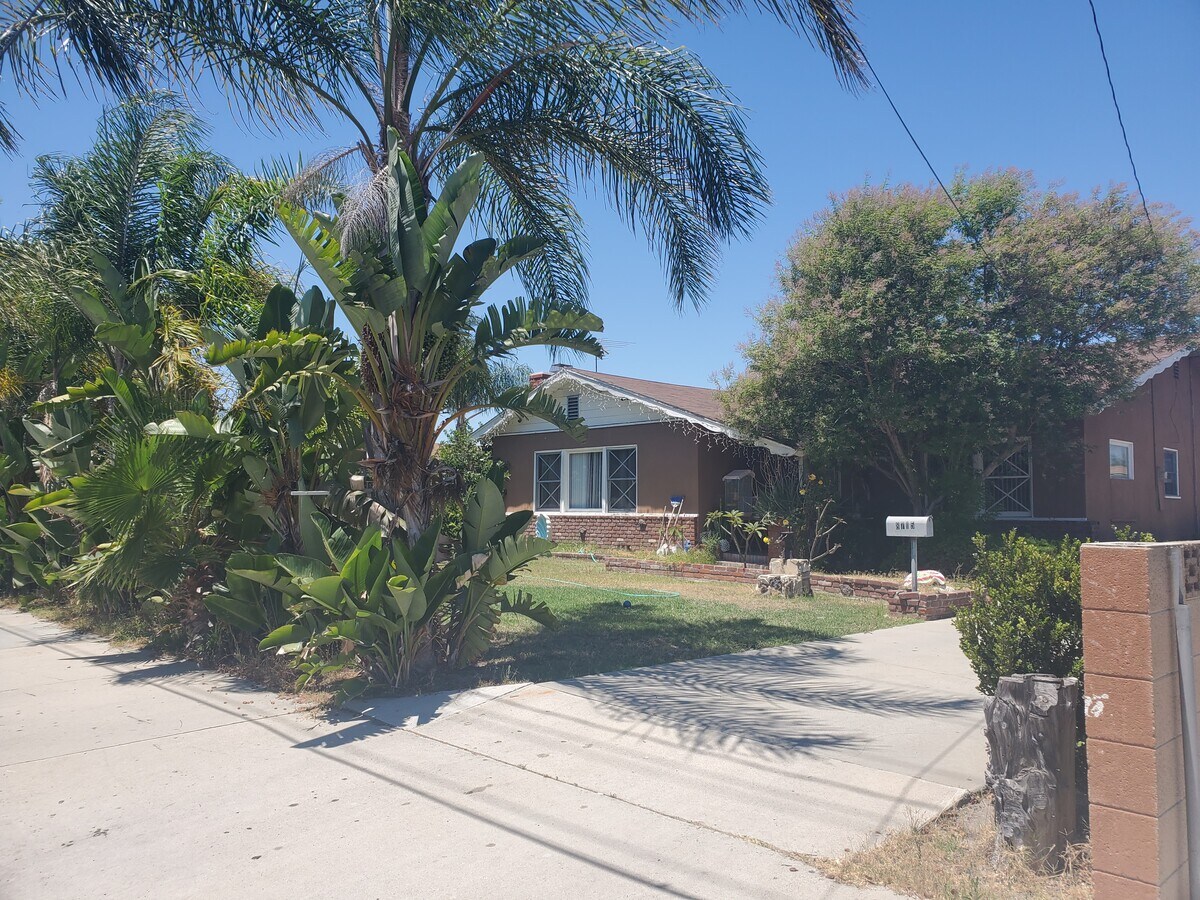 8715 Orangewood Ave, Garden Grove, CA 92841