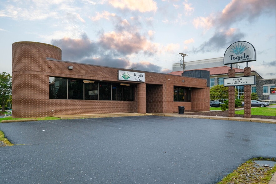 1007 S Main St, Harrisonburg, VA for lease - Building Photo - Image 1 of 29