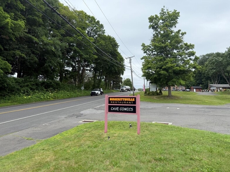 55 Church Hill Rd, Newtown, CT for lease - Building Photo - Image 3 of 4