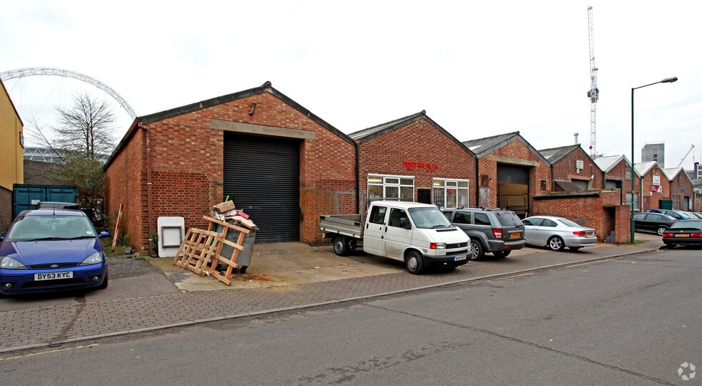 4 Watkin Rd, Wembley for sale - Primary Photo - Image 1 of 1