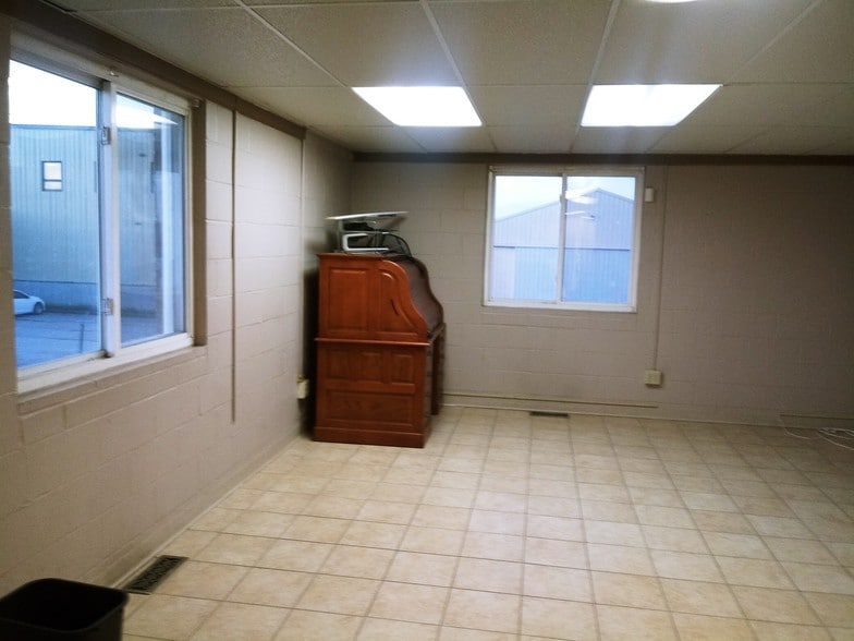 8870 Frost Ave, Saint Louis, MO for lease - Interior Photo - Image 3 of 24