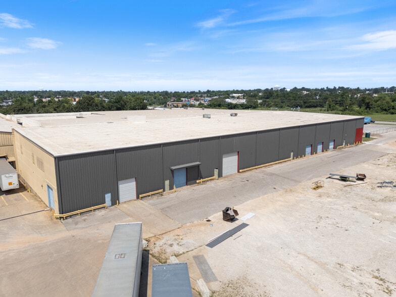 400-402 W New Hope Rd, Rogers, AR for lease - Building Photo - Image 3 of 17
